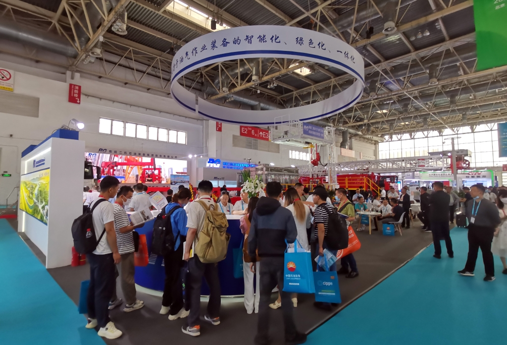 南陽二機智能一體化鑽修井裝備盛裝亮相北京國際石油石化裝備展